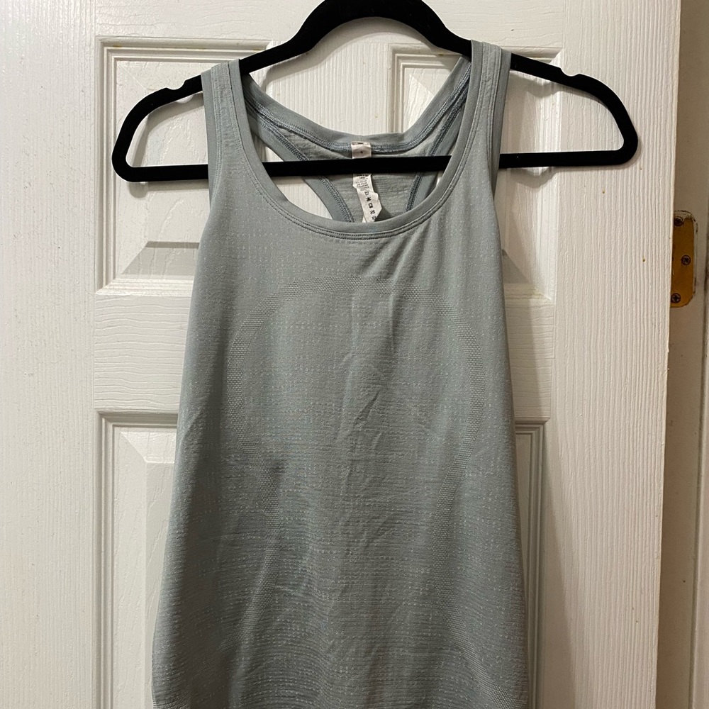 LULULEMON SIZE 6